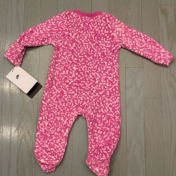 💕NWT NIKE ZIP UP ONESIE💕 - Picture 3 of 7